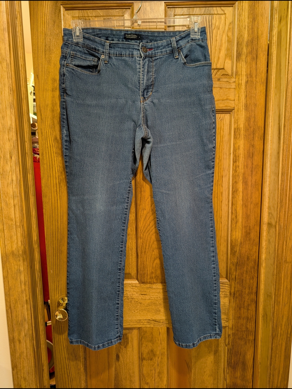 Straight Leg Mid-Rise Jeans in Medium Blue - Women